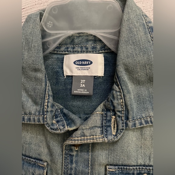 Old Navy Toddler Boy brand NEW Blue Denim Shirt with TAGS. - Picture 3 of 5
